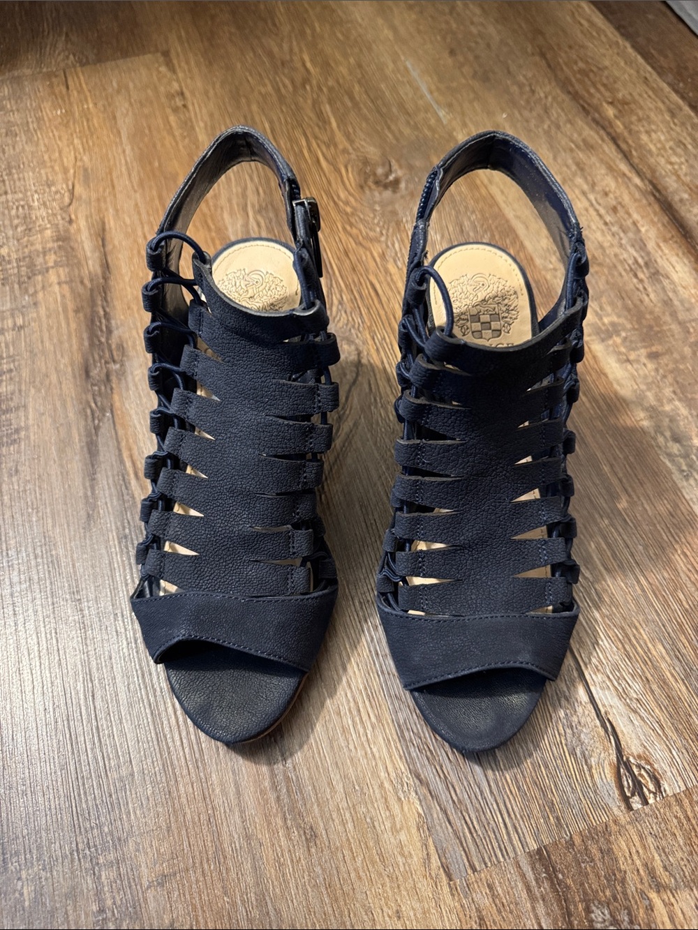 Vince Camuto Eliaz caged sandal size 6M